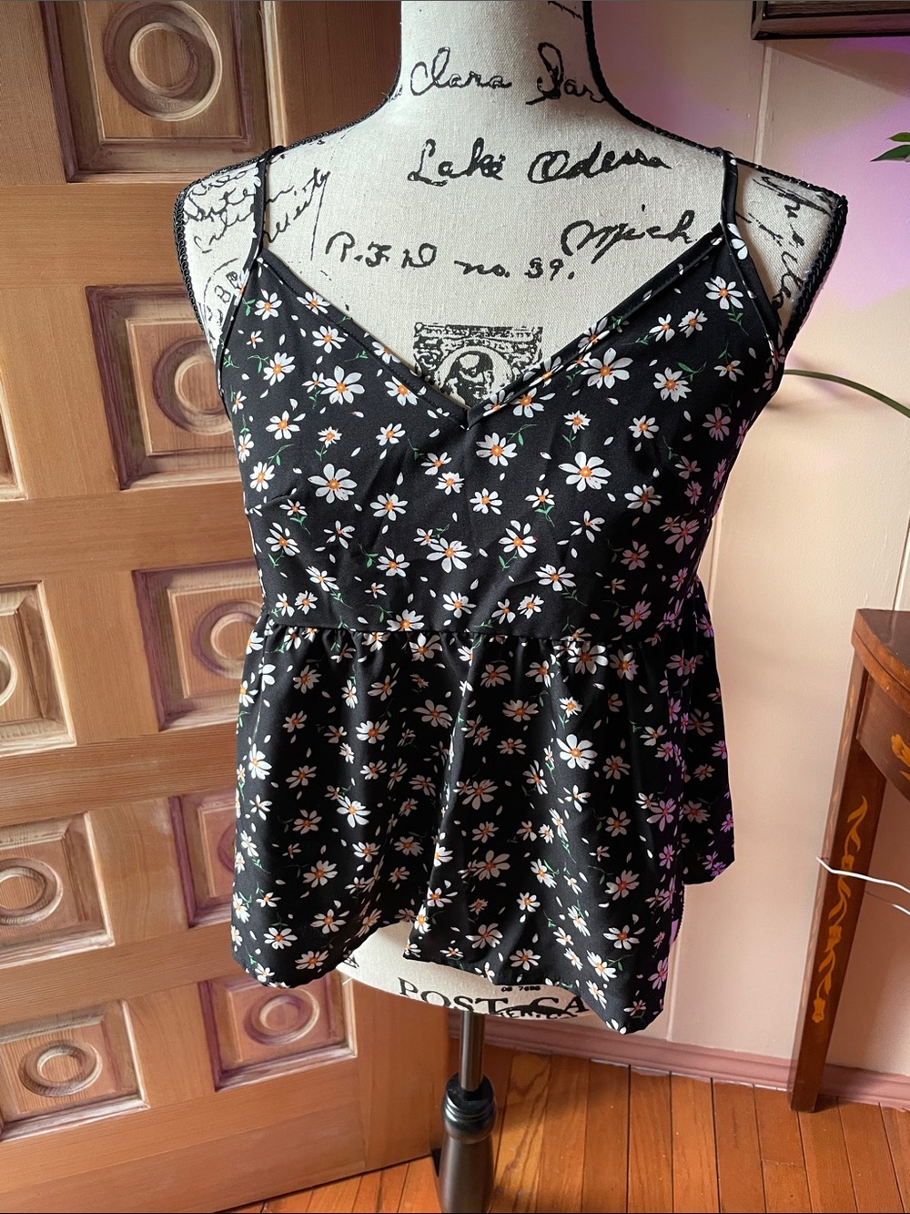 Black Daisy-Print Spaghetti Strap Peplum Camisole